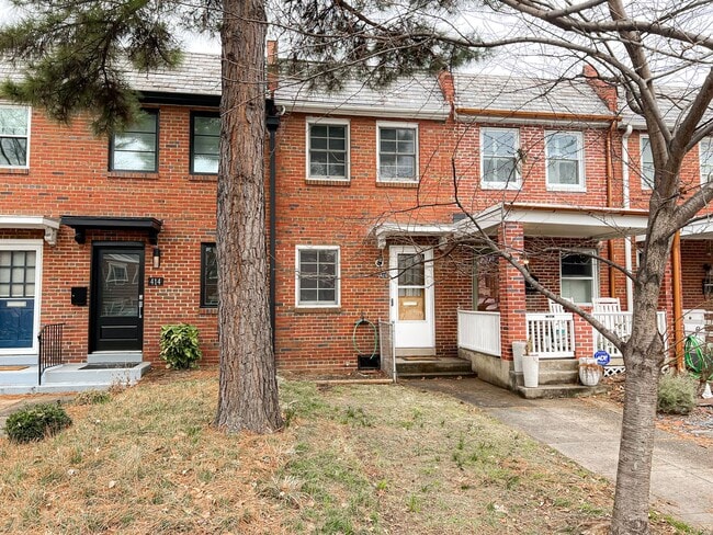 Beautiful 2 Bedroom 1 Bath Townhouse in Fa... - Beautiful 2 Bedroom 1 Bath Townhouse in Fa...