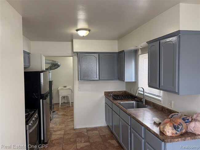 Photo - 14960 Alberta Ave