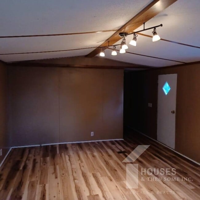 Photo - 154 Schoolyard Rd