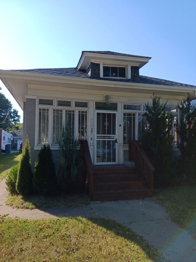 Building Photo - 2 Bedroom Home in West Glen Park