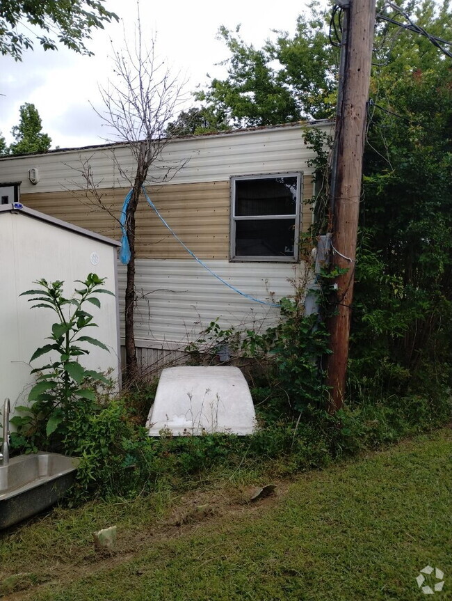 Building Photo - 3000 Poplar St Rental