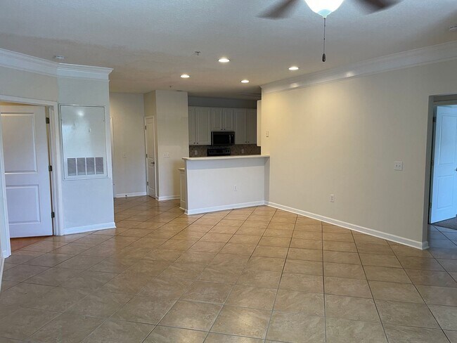 235 Woodlands Way Unit 13