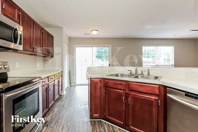 Photo - 6005 Monroe Crossing