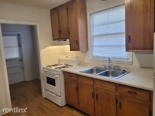 Photo - 1 br, 1 bath Duplex - 319 Saint Mary Blvd ...