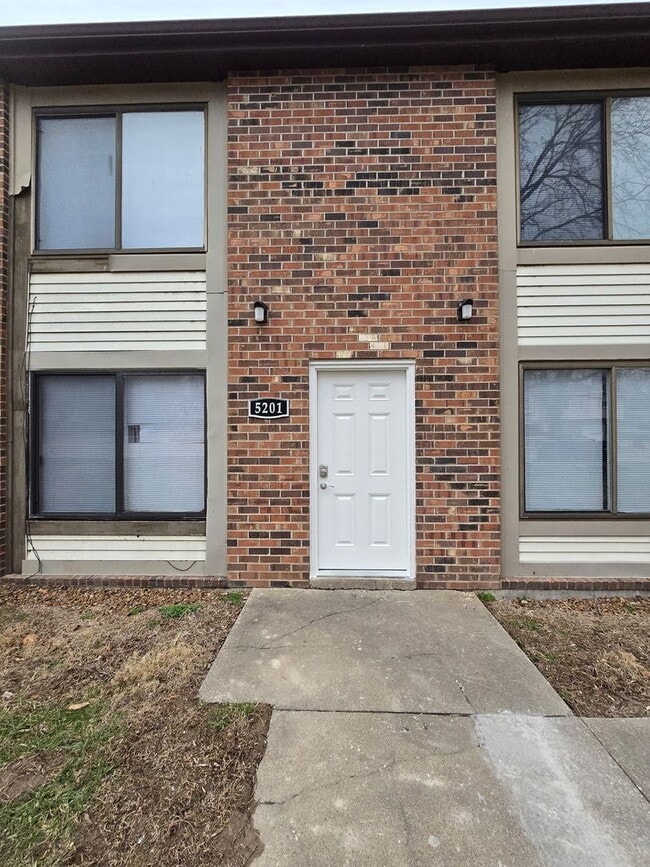 Building Photo - 5201 S Brooks Dr Unit C