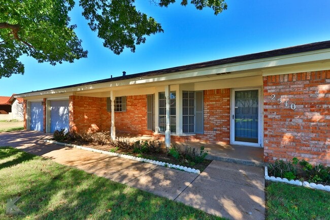 Building Photo - Complete RENOVATION only a few years ago! Large bedrooms!