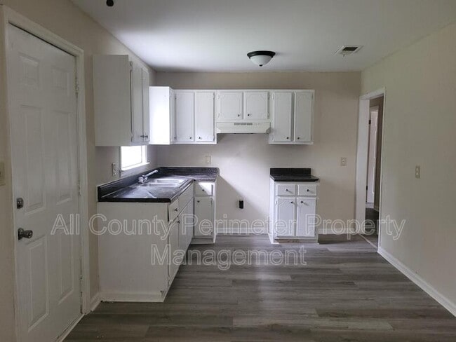 Photo - 4226 Robinson Cir