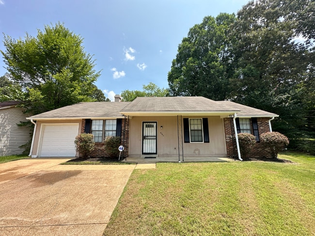 Building Photo - 3BR/2BA Memphis Rental with 1-Car Garage, Vaulted Ceilings & Tile Kitchen