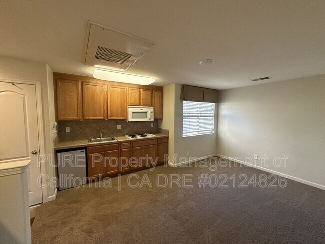 Photo - 2218 Versailles St