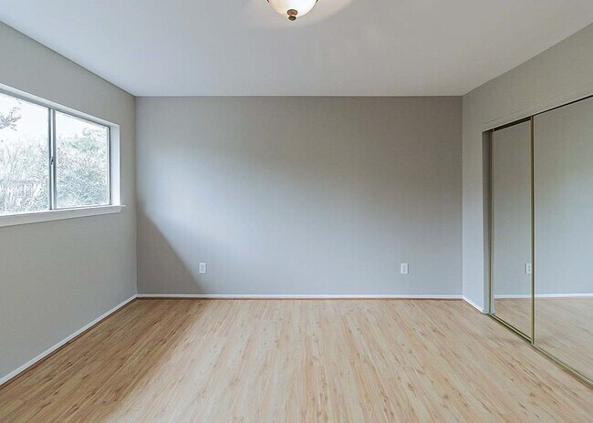 Building Photo - 14410 Louetta Rd