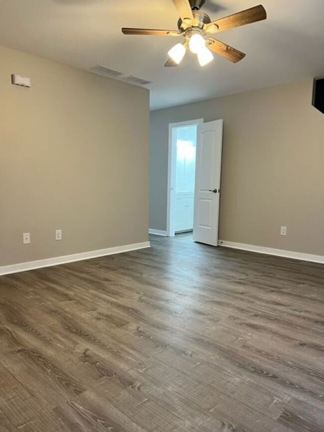 Photo - 1805 Dainesway Dr