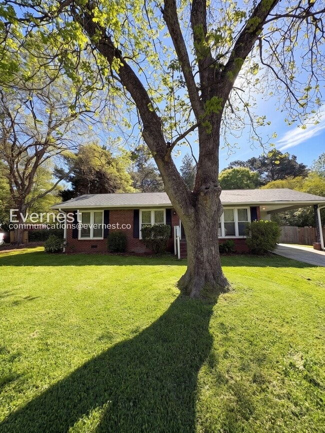 Photo - 735 Hillcrest Dr