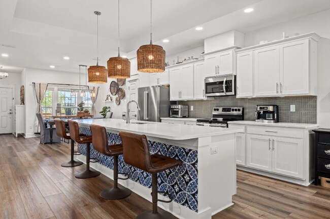 Photo - 1007 W 10th Ct