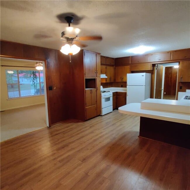 Photo - 1351 N Stephens Ave