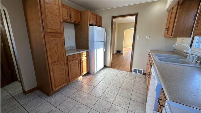 Photo - 827 Broadway Blvd