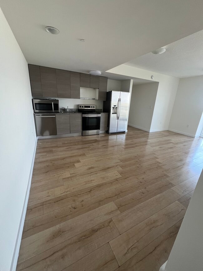 Building Photo - 1524 NE Miami Pl Unit B1 Rental