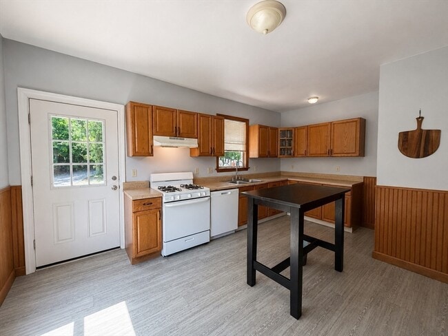 Photo - 1 Adirondack Pl