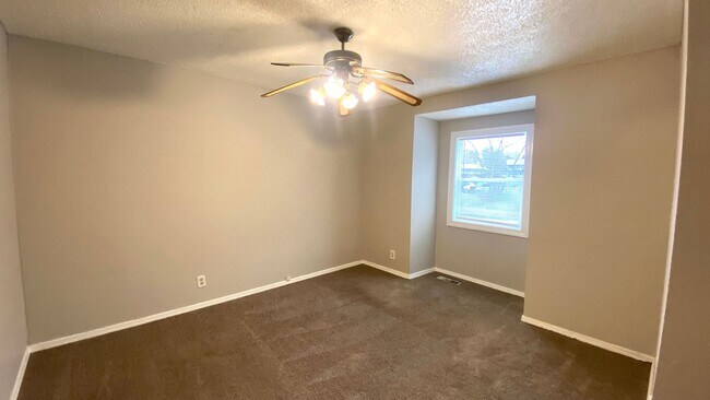 Photo - 2221-2227 StoneyBrook Road Unidad 2221