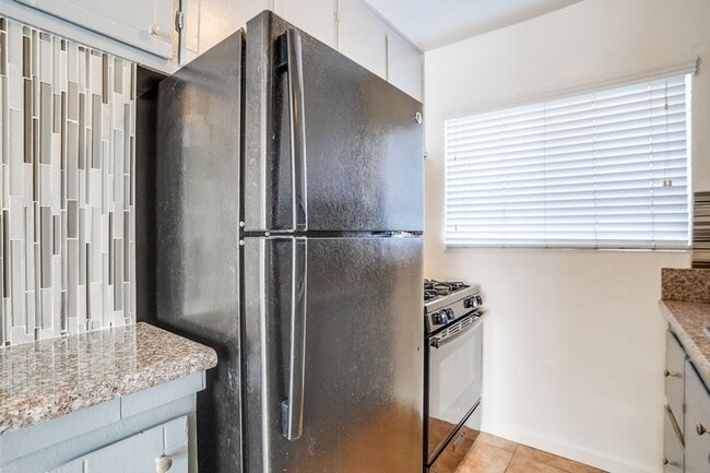 Photo - 2425 - 2431 S. Ridgeley Dr