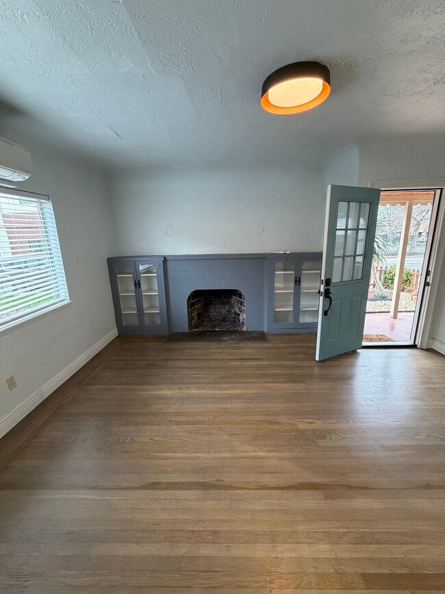 Photo - 1555 32nd St