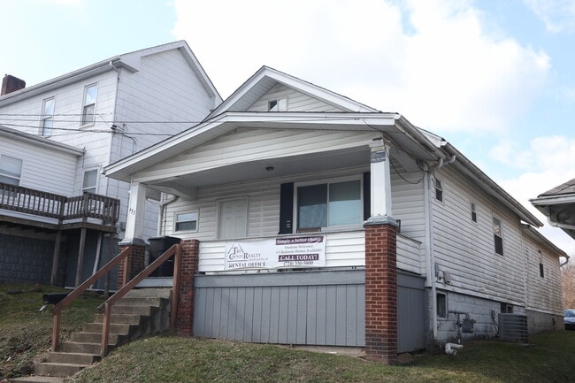 Building Photo - 633 Park St Unit A