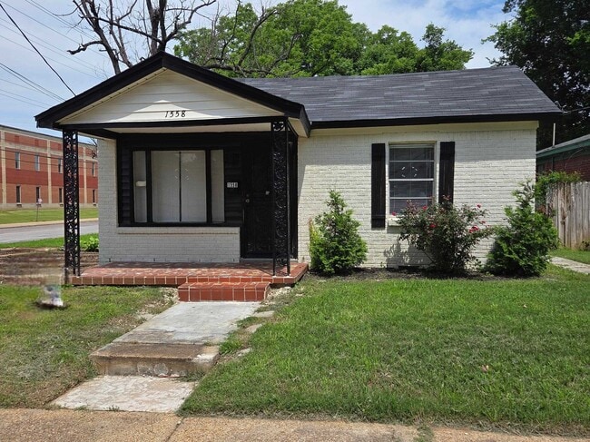 Building Photo - 1558 Tayner St