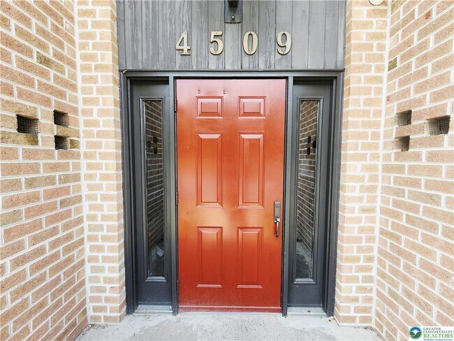 Photo - 4509 N Hedgerow Dr Unit 2