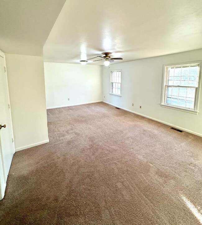 Photo - 105 Yorkshire Ct