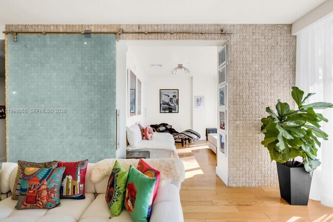 10275 Collins Ave Unit 102