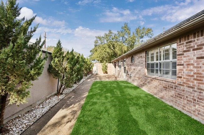 Photo - 900 Eagle Lake Rd