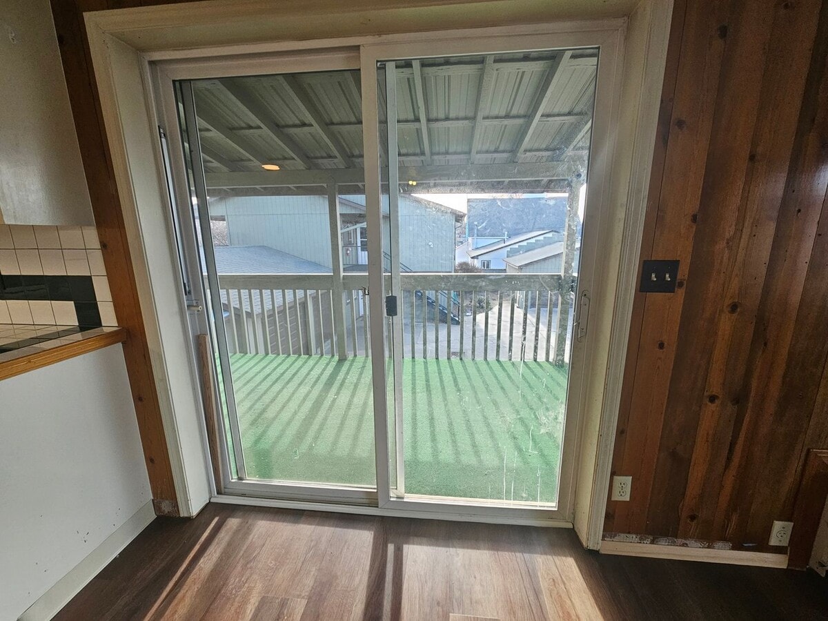 Photo - SF341- 141/155/161/169/171/173 SE 8th- LRC Unit SF341- 161 SE 8th- LRC