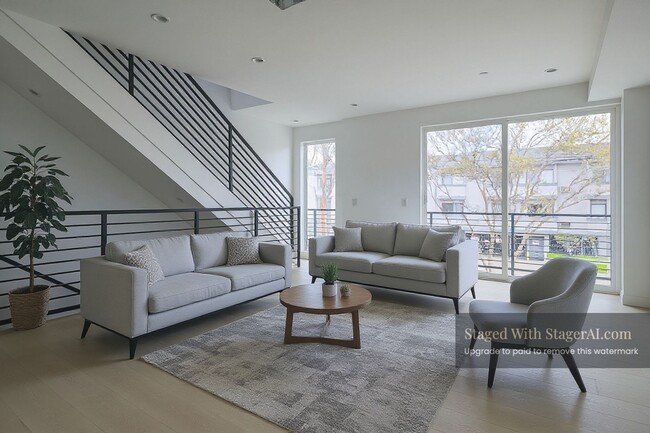 Modern 4 Bed / 3 Bath Townhome with Privat... - Modern 4 Bed / 3 Bath Townhome with Privat... Unit 1