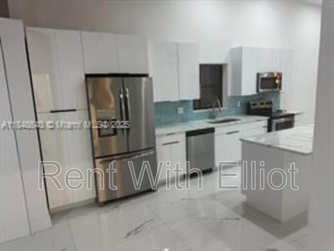 Photo - 2671 Parkview Dr S