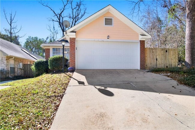 Building Photo - 5631 Bentley Ln