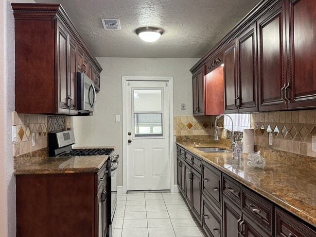 Photo - 3114 Kleinmann Ave