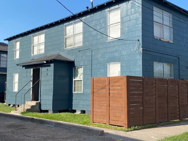 Building Photo - 4615 Market St Unit 2 Rental