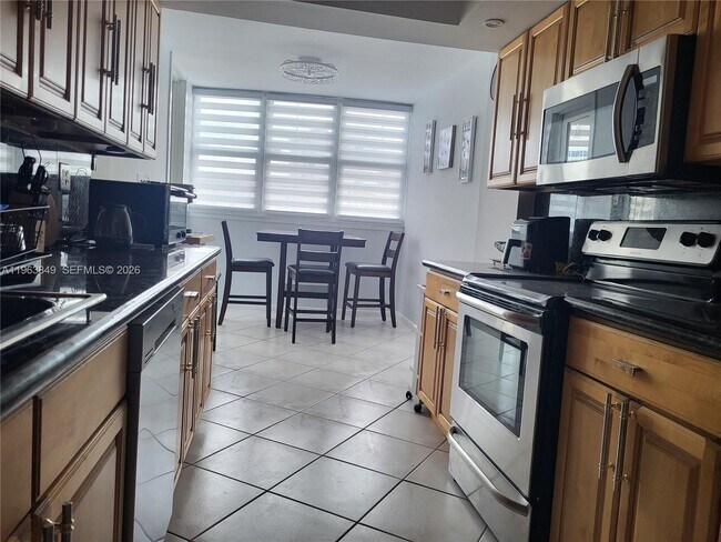 Photo - 100 Golden Isles Dr Unidad 615