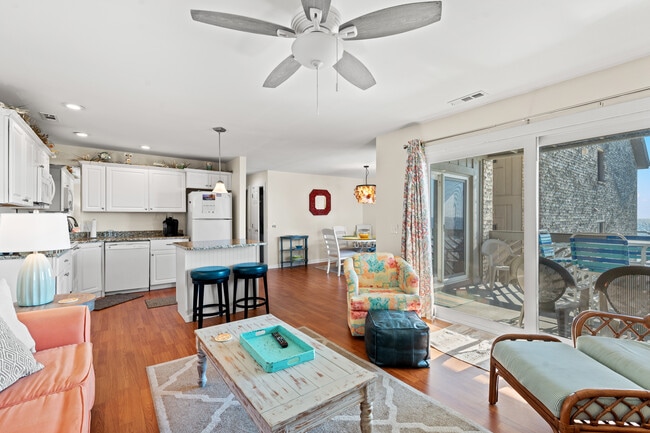 Photo - 618 N Waccamaw Dr Unidad B4