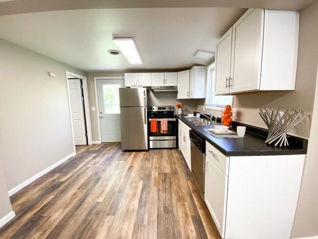 Photo - 1721 Baird St