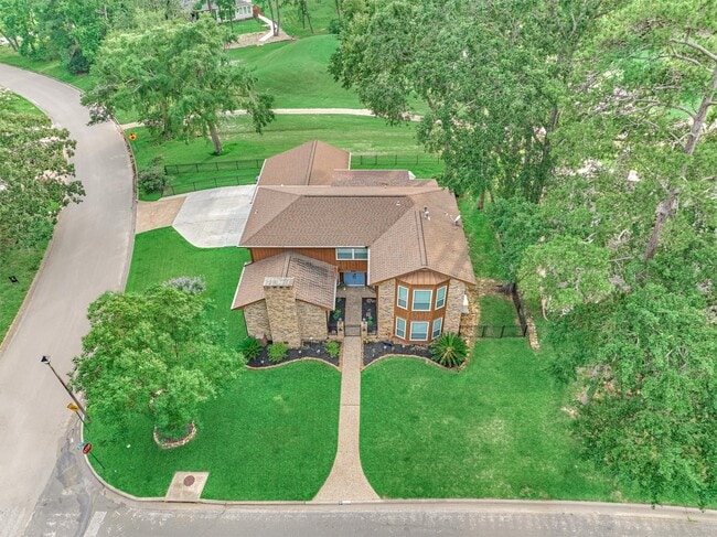 Building Photo - 660 Hillcrest Dr Rental
