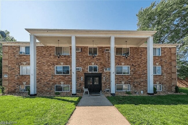 Building Photo - 676 S Shore Ct