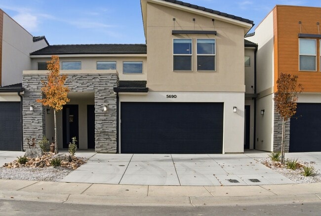 Photo - South Desert Townhome with EVSE Outlet