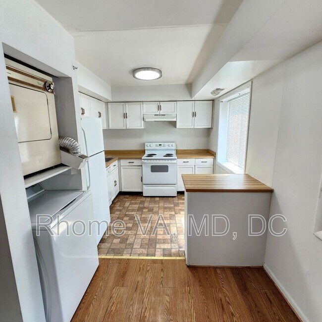 Photo - 3220 S 28th St Unit #204