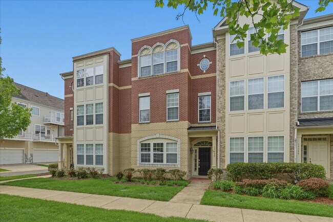 Photo - Expansive 4BR / 4.5BA Townhome in Lansdowne Town Center – Over 3,400 Sq Ft!