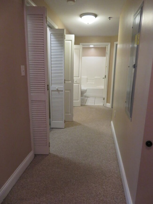 Photo - River Towne Condominium Unit 503 - Large condo for rent 3 bedrooms/2 baths. $2400/month Unidad 503