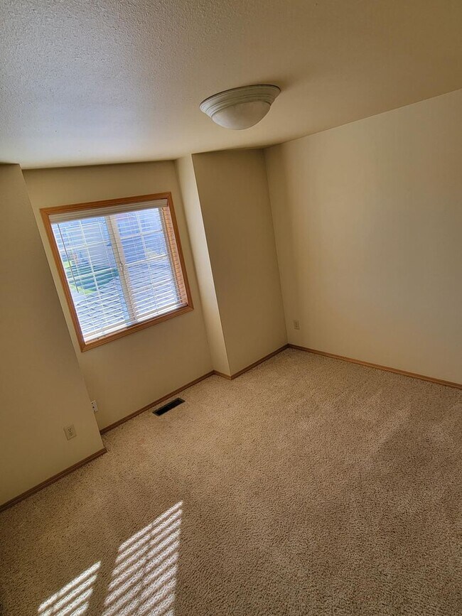 Photo - 3 Bedroom, 2.5 Bathroom Townhouse
