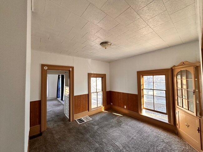 Room 2 - 1018 Haskell Ave Unit #1