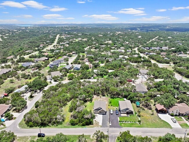 Photo - 1777 Point View