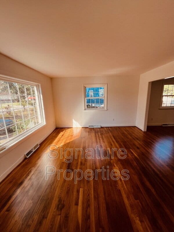 Photo - 211 Deerfield Dr