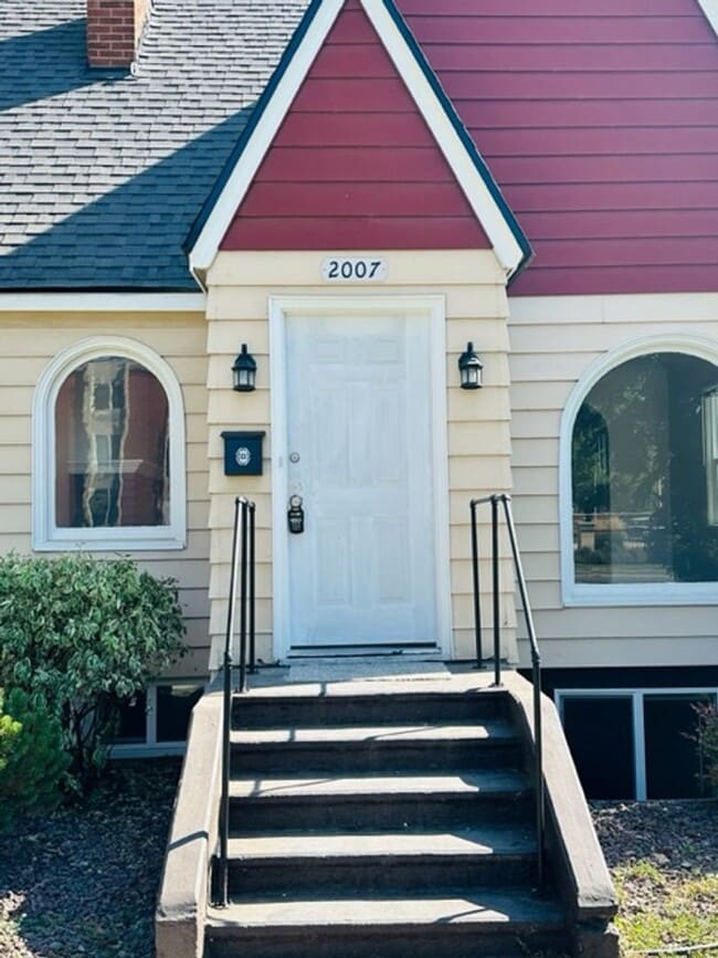 Photo - Adorable remodeled in 2023 2 bedroom 1 bathroom duplex available soon!